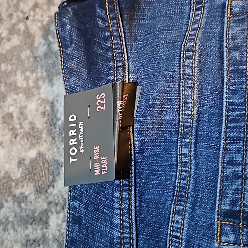 TORRID MID RISE FLARE DENIM JEANS SIZE 22 SHORT - Picture 2 of 6